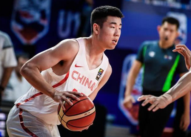  亚洲杯首回合对决在即！广州队演练定位球，明尼苏达森林狼密集防守应对